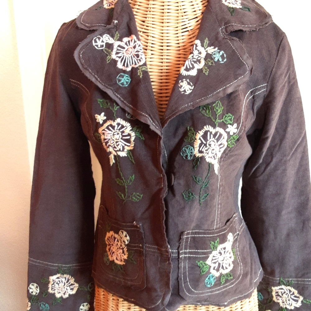 NWT💖💖💖 Red Moon Embroidered Corduroy Jacket